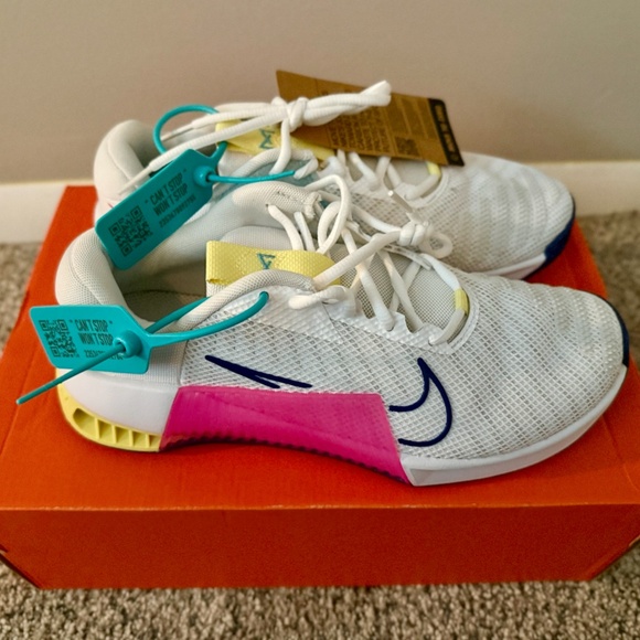 NWT NIKE METCON 9 WHITE/WHITE-DEEP ROYAL BLUE BLANC/BLEU ROYAL FNC/BLANC - Picture 5 of 8